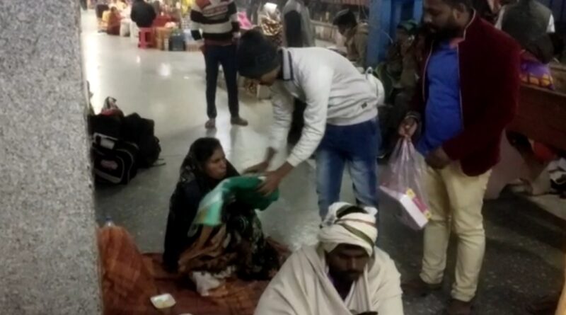 Geeta Sukh Foundation is distributing warm clothes and blankets among the needy.