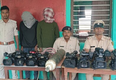 चोरी के दस कैमरा के साथ भगवानपुर हाट दो युवक को लकड़ी नवीगंज पुलिस ने किया गिरफ्तार