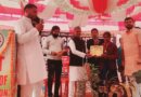 प्रतियोगिता में सफल छात्रों को मुख्यातिथि ने पुरस्कार देकर किया सम्मानित
