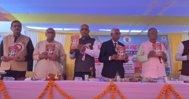 राजेंद्र कॉलेज का पूर्ववर्ती छात्र समागम में अपनी यादों को साझा कर हुए भावुक